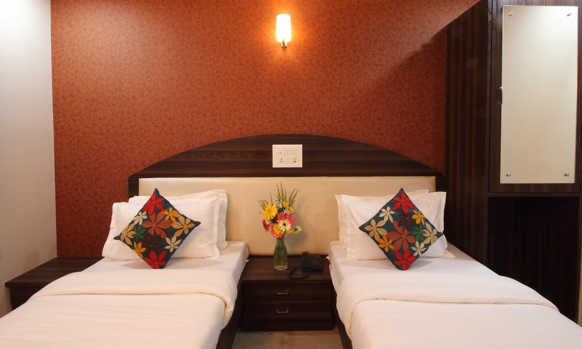 Hotel Railway Inn Thane Buitenkant foto